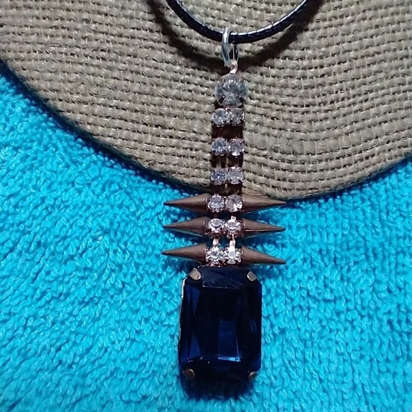 Goldtone blue and clear crystal spike necklace on black cord - Picture 4 of 4